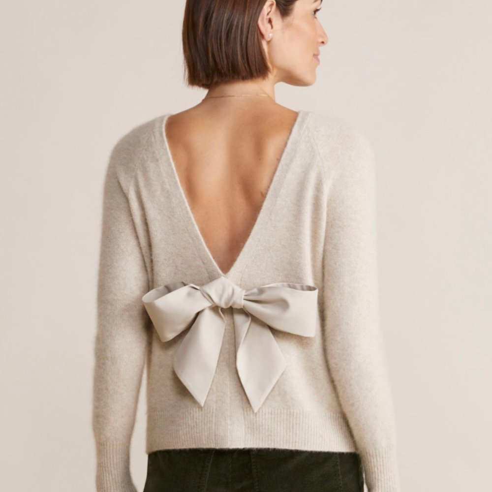 Vineyard Vines Cream Sweater with Bow Detail